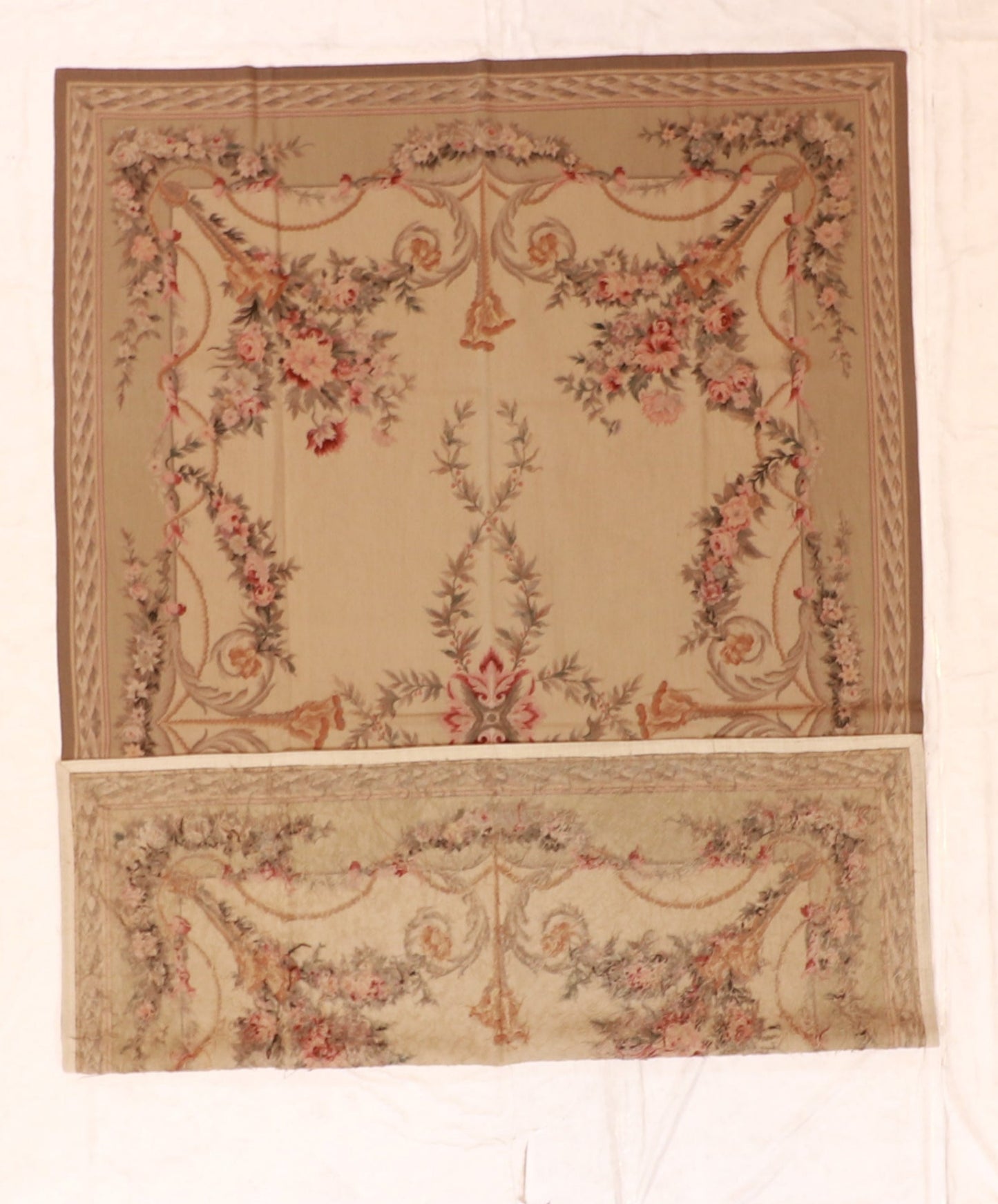 6x9 - Needle Point Wool Floral Rectangle - Hand Knotted Rug